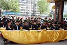 老百姓大药房免费捐赠20辆爱心电瓶车