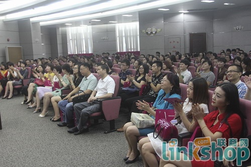 茂业百货深圳东门店举行“68小时不打烊”大促